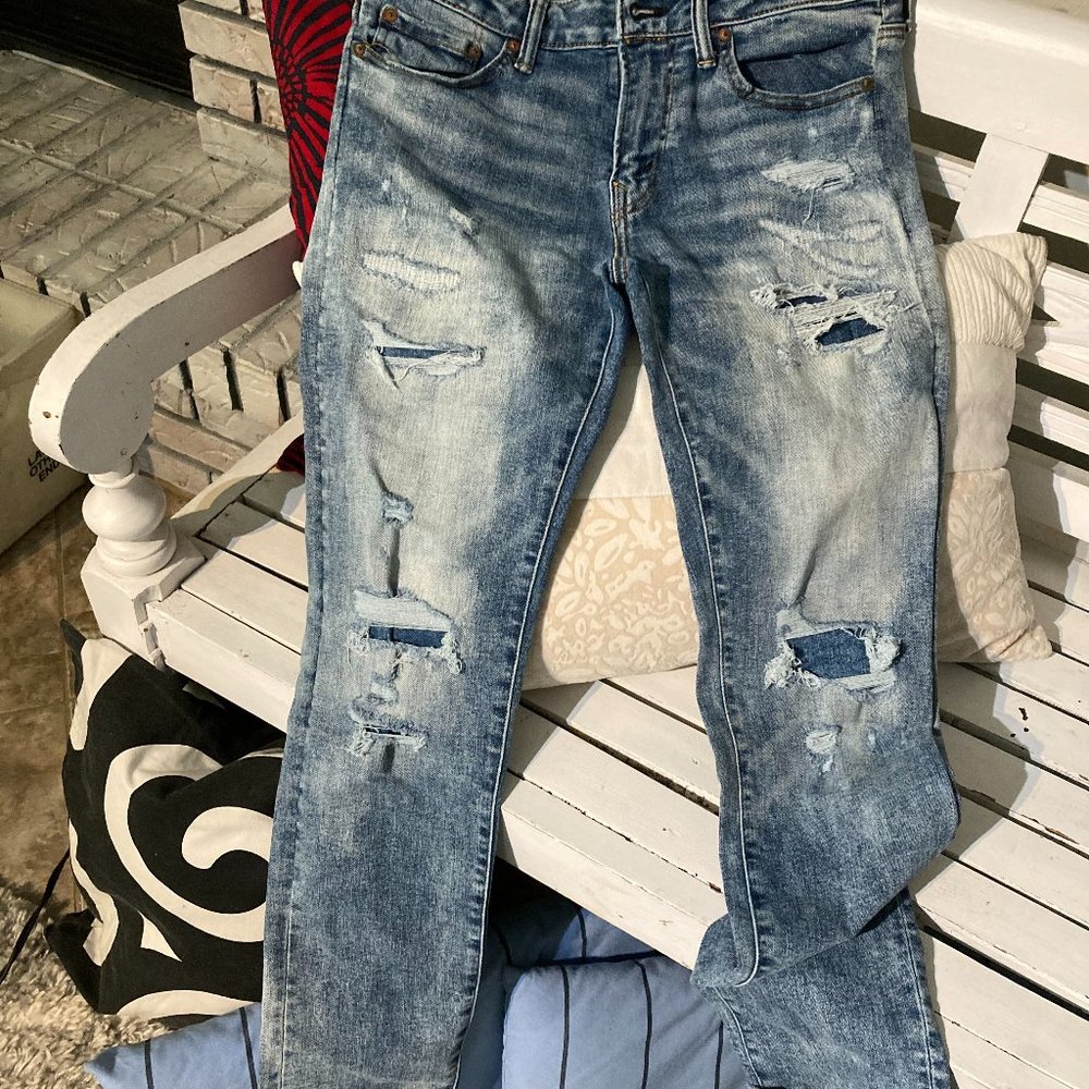 American Eagle Jeans - distressed ripped